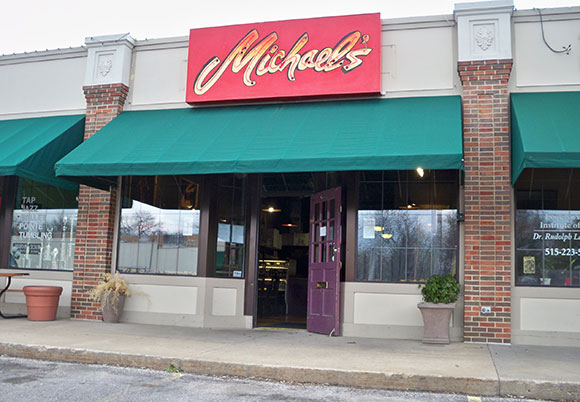 Michael's Pizza, exterior view